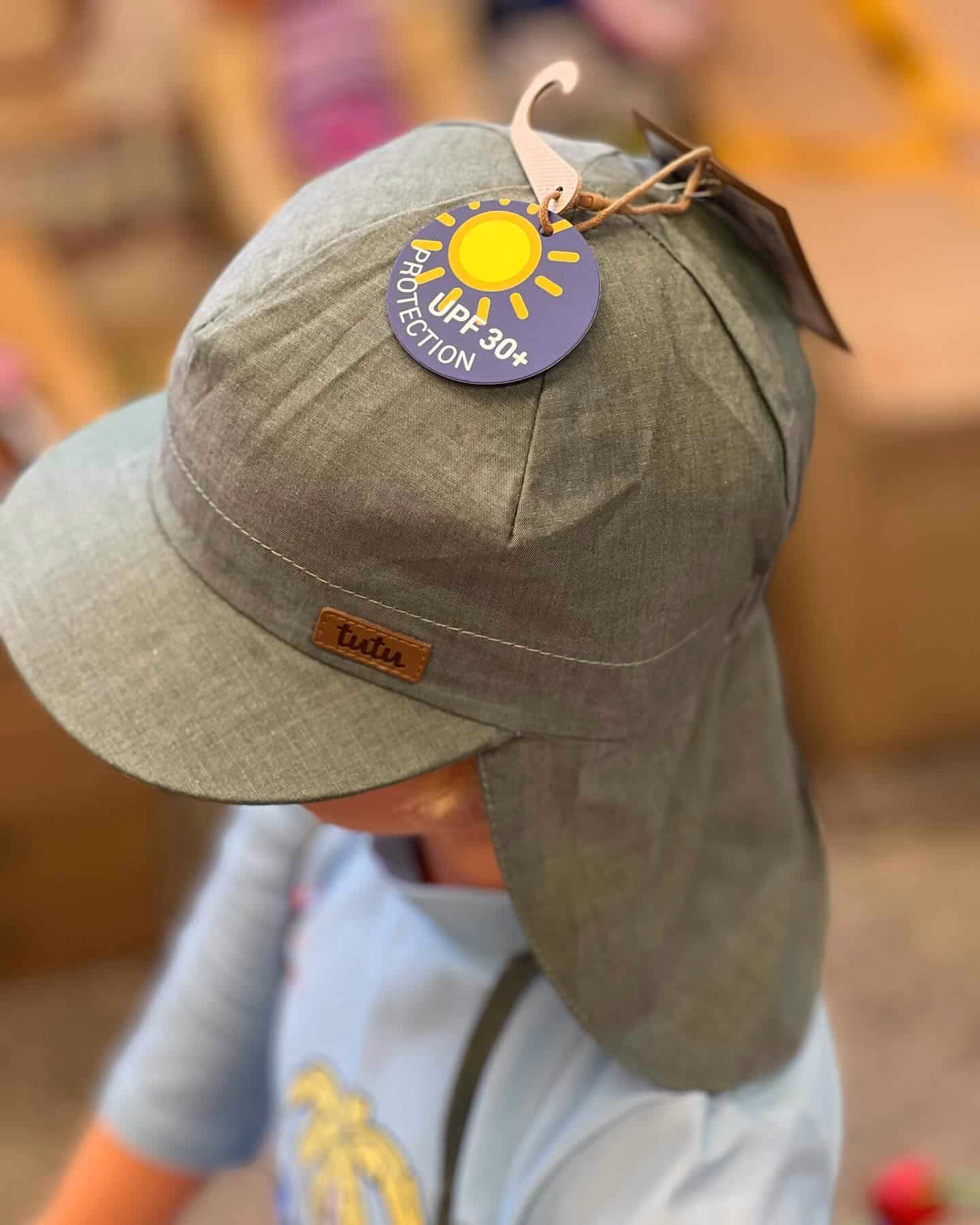 Palarie de soare pentru bebelusi cu protectie solara UPF 30 +,verde menta 100 % BUMBAC marimi : de la 46 cm la 52 cm prezinta elastic la spate si 2 snururi de legat unisex