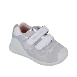 Adidași primii pași pentru fetiță