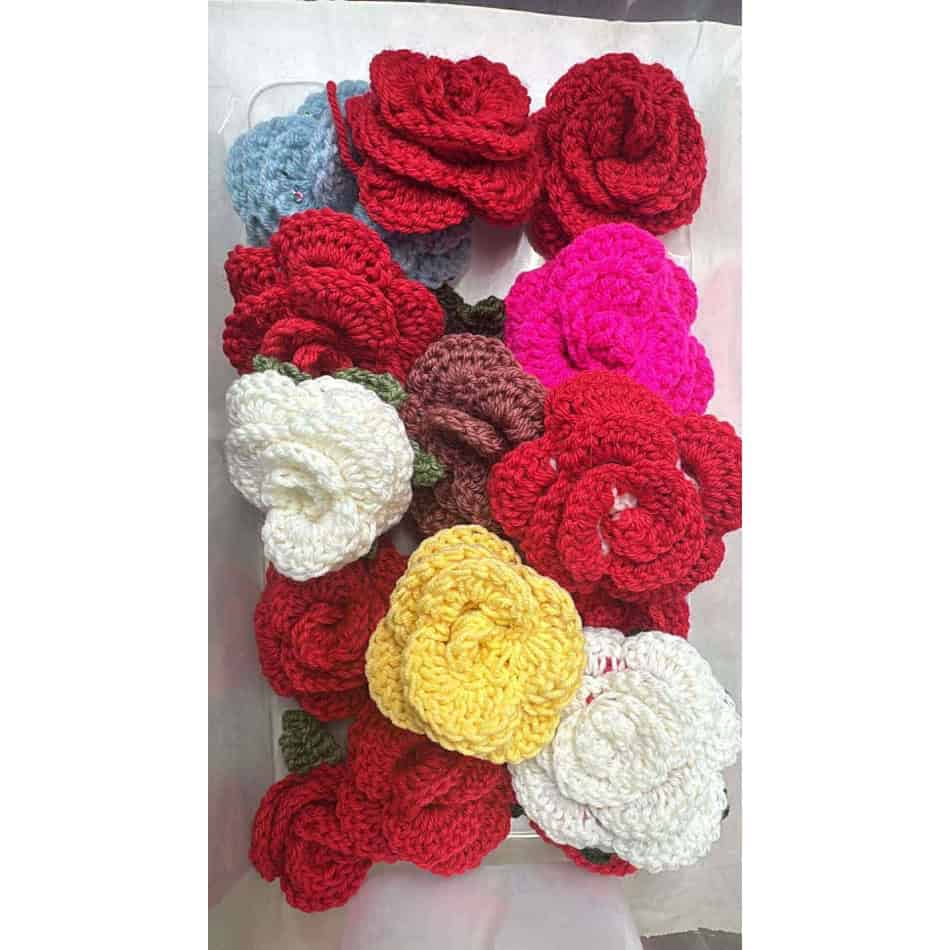 Martisor accesoriu brosa handmade-model trandafir