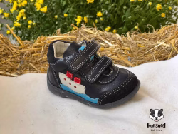 Pantofi Froddo cu velcro dublu . Culoare: albastru închis Inchidere: velcro dublu Partea superioară: piele naturală Căptușeală: piele naturală fără crom Branț: branț din piele fără crom Talpa exterioara: TR Fara crom VI.